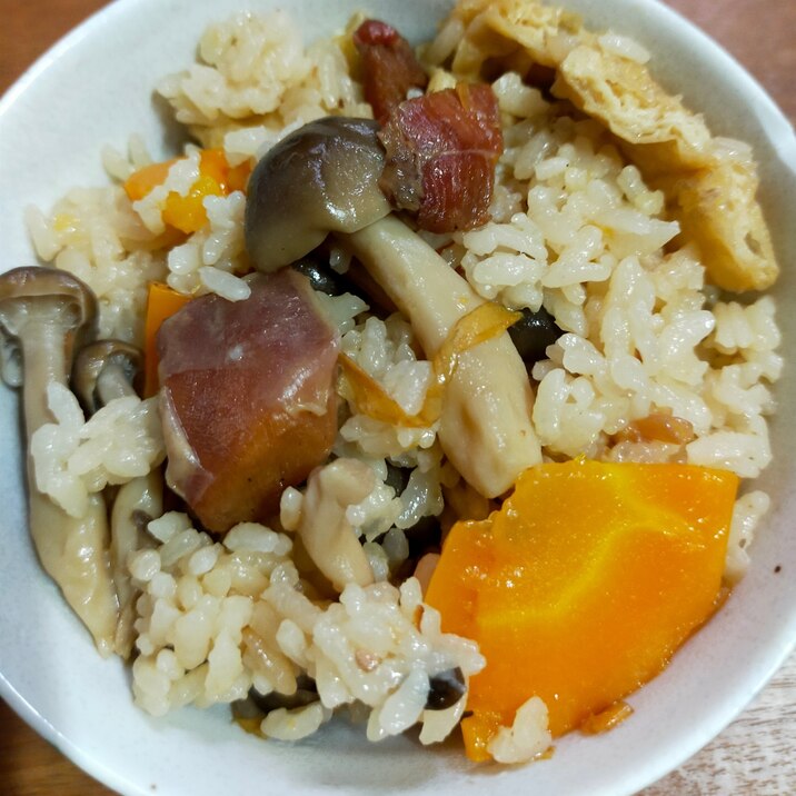 簡単で美味しい♪鶏肉と野菜の炊き込みご飯！